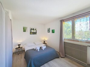 1 bedroom, iron/ironing board, bed sheets