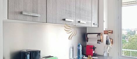 Réfrigérateur, micro-ondes, four, lave-vaisselle