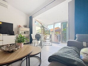 TV - House La Palmeraie 4p-Garden-wifi-park-jacuzzi (Biot)