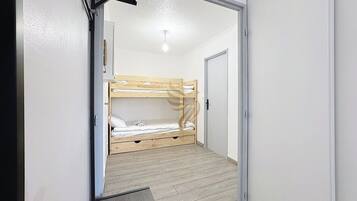 Fer et planche Ă repasser, Wi-Fi, draps fournis