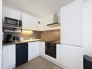 Refrigerador, microondas, horno y lavavajillas 