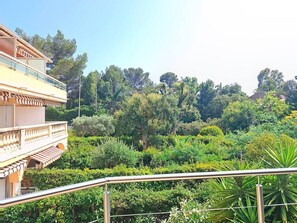 Unclassified image, 3 of 34, button - 5-room studio - sea view- terrace - parking (Saint-Raphaël)