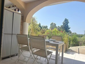 Unclassified image, 2 of 34, button - 5-room studio - sea view- terrace - parking (Saint-Raphaël)