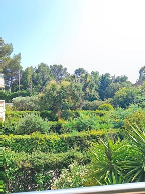 Unclassified image, 5 of 34, button - 5-room studio - sea view- terrace - parking (Saint-Raphaël)