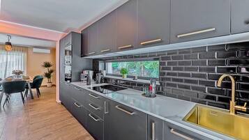 Fridge, microwave, oven, dishwasher