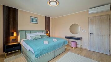 4 bedrooms, iron/ironing board, free WiFi, bed sheets