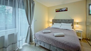4 bedrooms, iron/ironing board, free WiFi, bed sheets
