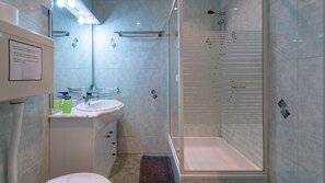 Shower, towels - Studio Lucija with Terrace&Garden by Villas Guide (Crikvenica)