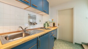 Geladeira, micro-ondas, cafeteira/chaleira