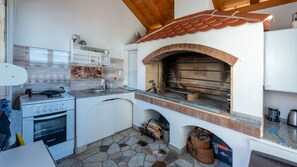 Réfrigérateur, four, cafetière/bouilloire