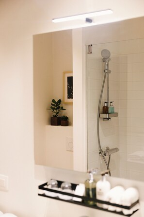 Deluxe Suite | Bathroom - A Place - Leeuwenstraat 20 (Antwerp)