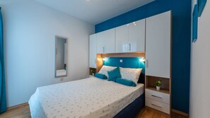 Iron/ironing board, free WiFi, bed sheets