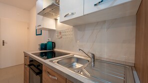 Fridge, oven, coffee/tea maker, toaster