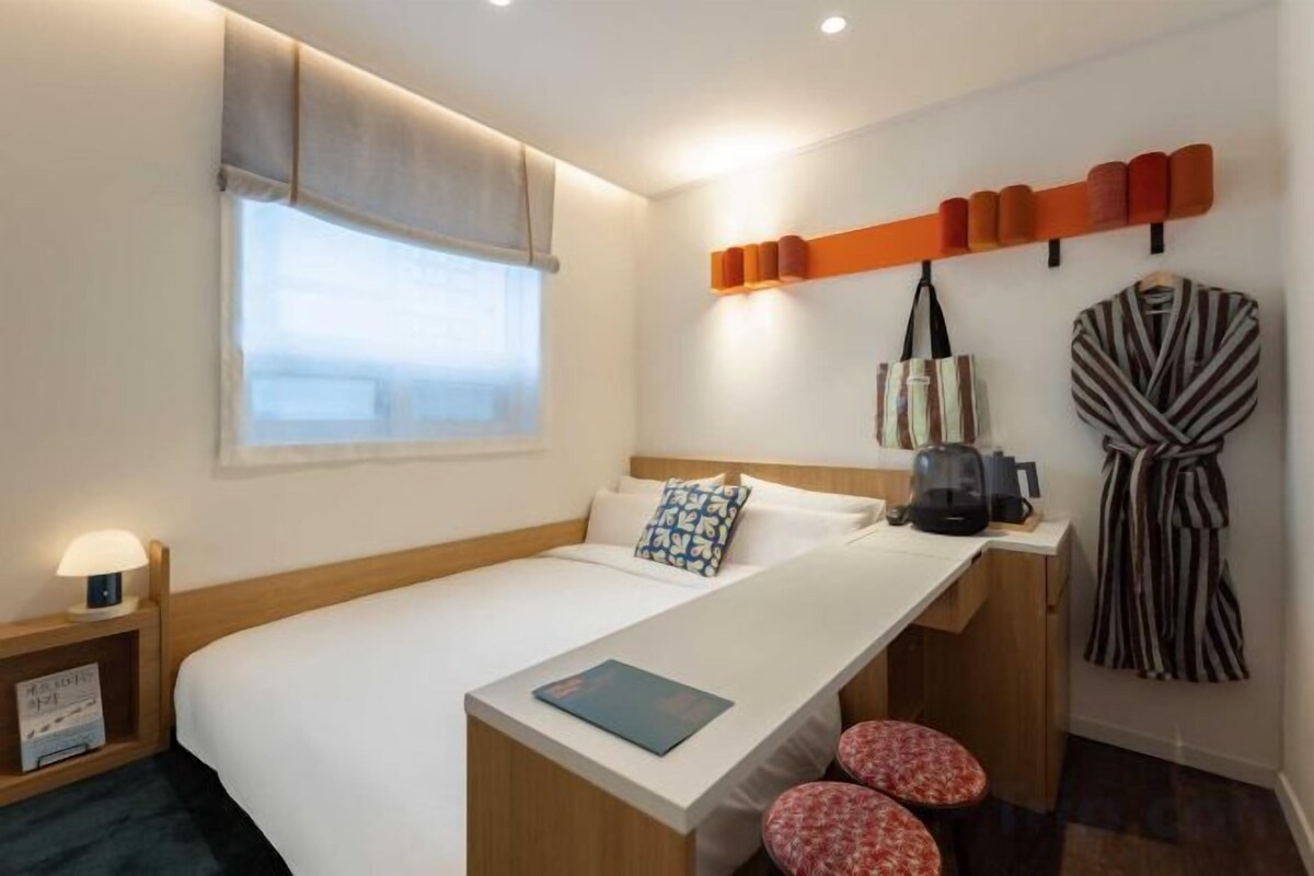 Desk, blackout curtains, soundproofing, free WiFi