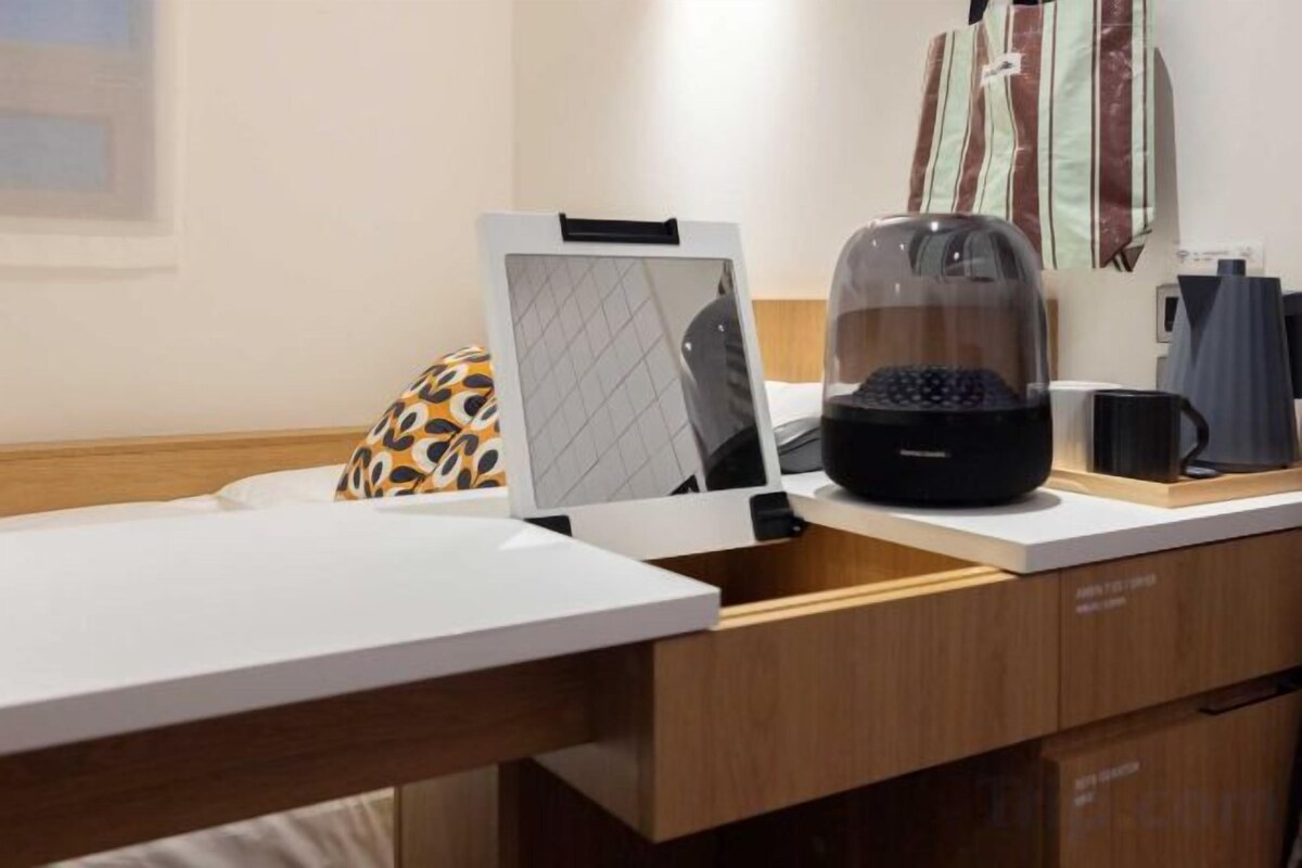 Desk, blackout curtains, soundproofing, free WiFi