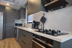 Micro-ondes, four, plaque de cuisson, lave-vaisselle