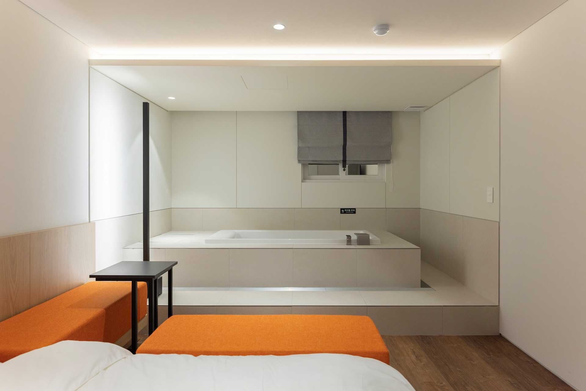 Deluxe Spa | Desk, blackout drapes, soundproofing, free WiFi