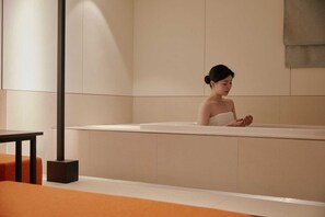 Deluxe Spa | Private spa tub - Ondo Hotel and Spa Seoul Jongro (Seoul)