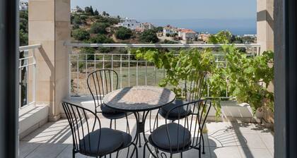 Phaedrus Living: Seaview Hilltop Maisonette