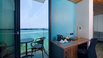 Suite, Ocean View | In-room safe, desk, laptop workspace, blackout curtains