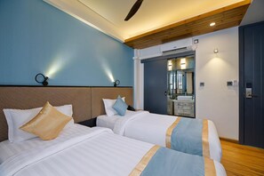 Habitación superior con 1 cama doble o 2 individuales | Caja fuerte, escritorio, espacio para trabajar con un portátil