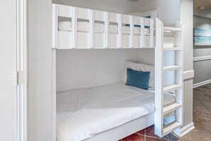 Signature-Apartment, Balkon, Strandblick | Zustellbetten