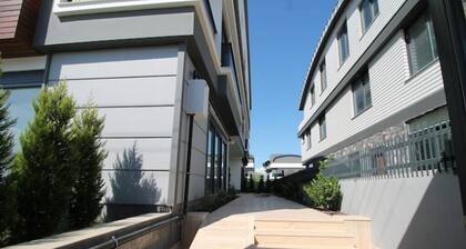 New Flat&Large Living Space(2-1) Near Lara Beach
