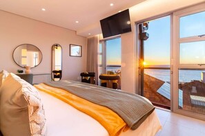 7 slaapkamers, een bureau, een strijkplank/strijkijzer, wifi