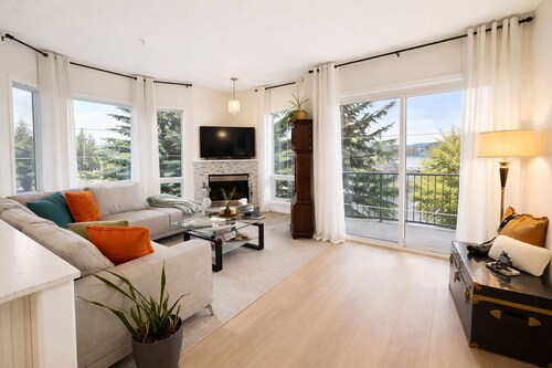 Bright and Stylish Furnished Condo-LightGlass YYC, WiFi & Free Parking