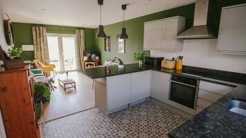 Fridge, microwave, oven, coffee/tea maker