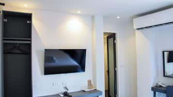 Minibar, coffres-forts dans les chambres, bureau, rideaux occultants