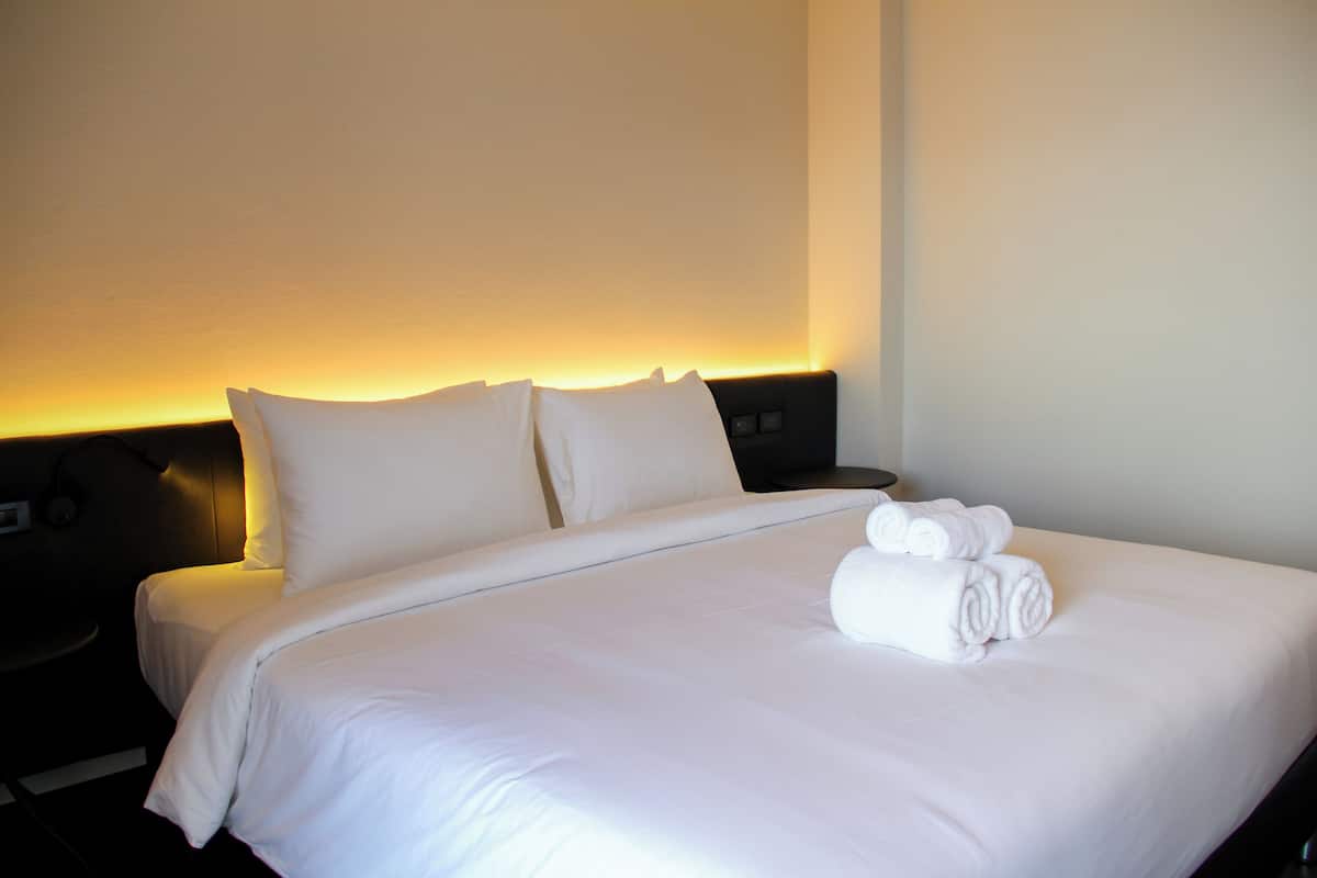 Economy Double Room | Minibar, in-room safe, desk, blackout curtains