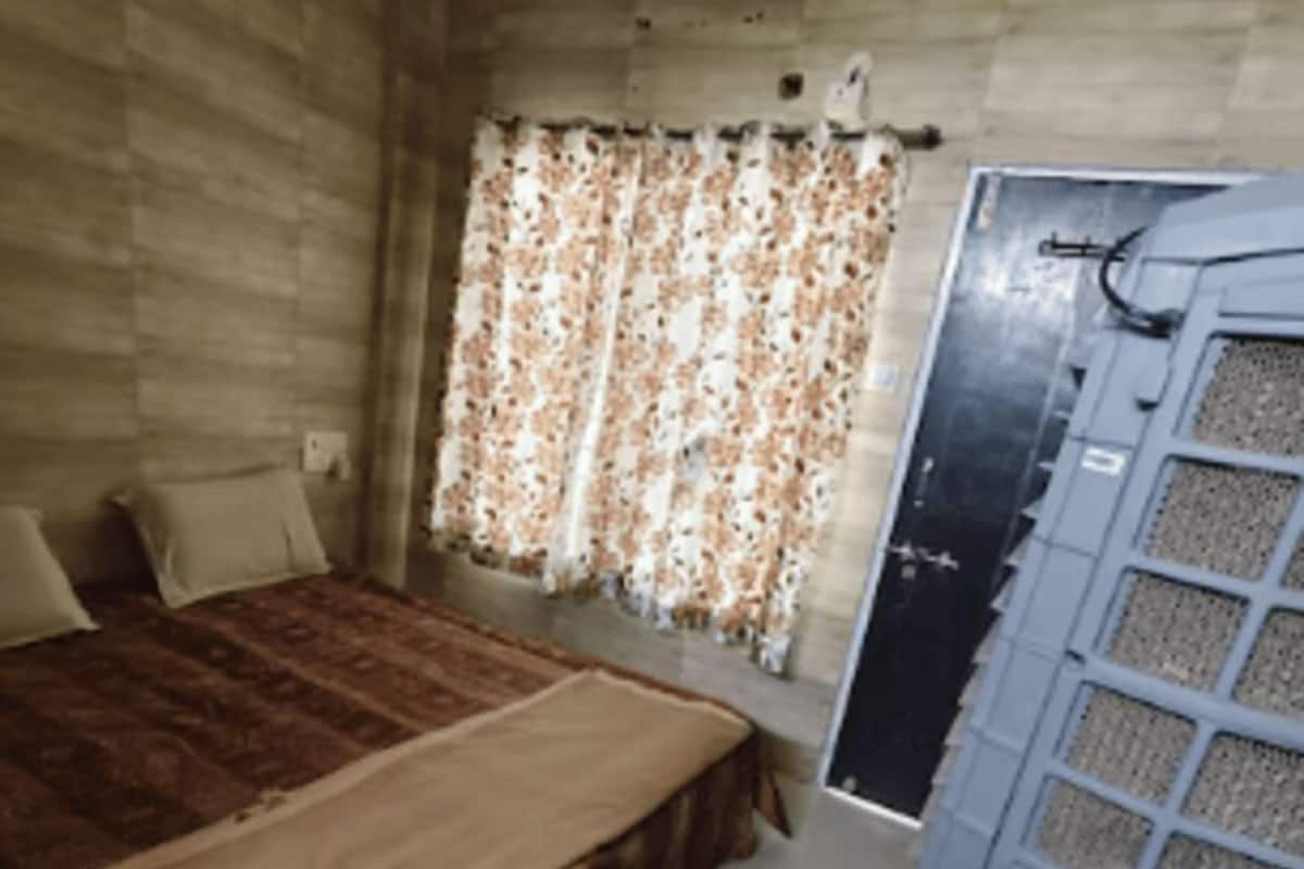 Standard Room | Meja 
