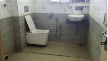 Standard Room | Bathroom | Shower, soap, shampoo, toilet paper