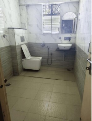 Standard Room | Bilik Mandi | Pancuran mandi, sabun, syampu, tisu tandas 
