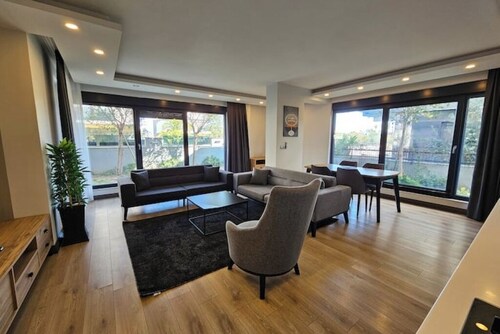 New Flat&Large Living Space(2-2) Near Lara Beach