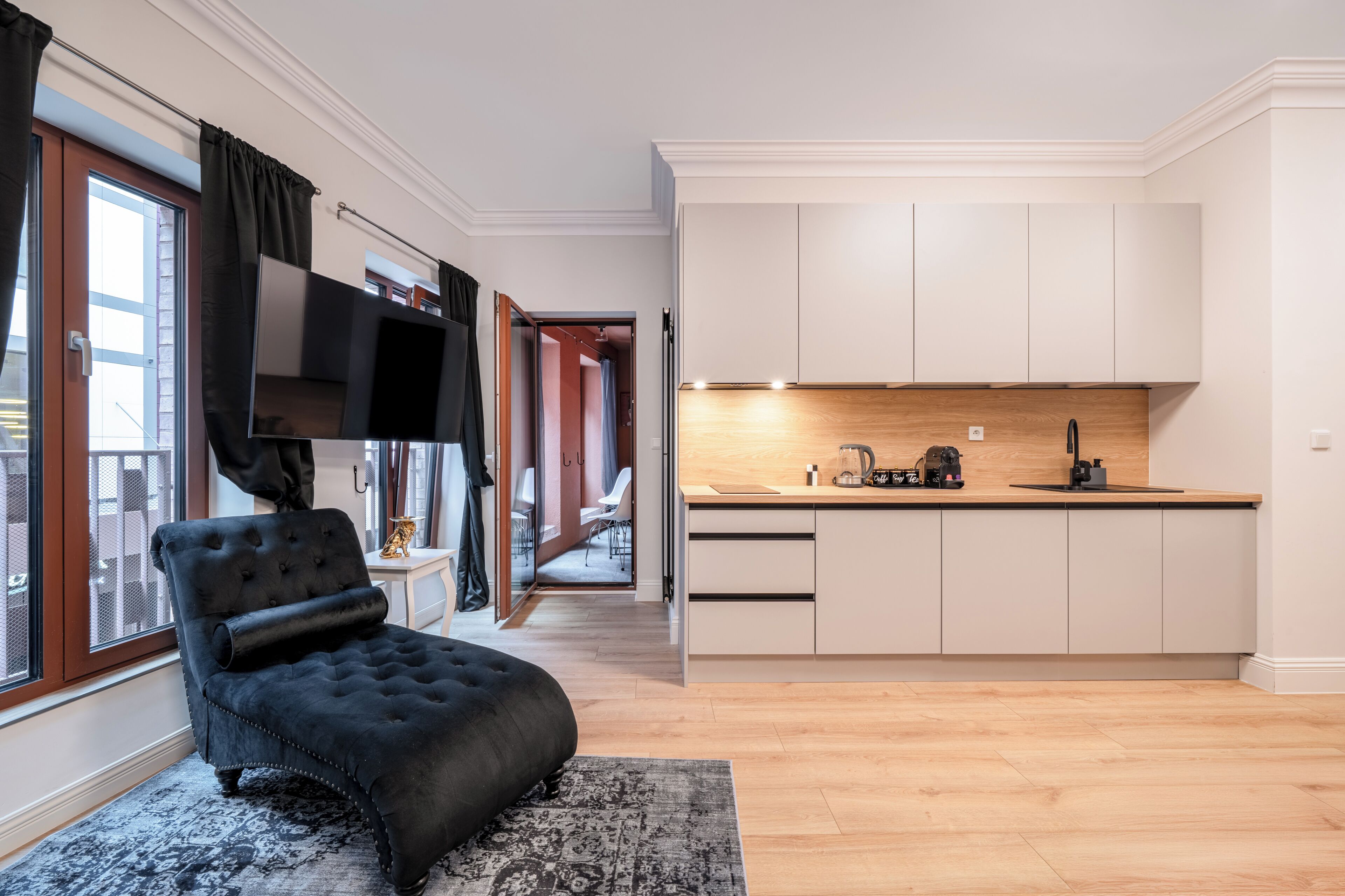 Apartament (107) | Private kitchen | Fridge, stovetop, electric kettle, cookware/dishes/utensils