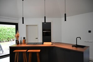 Refrigerador, microondas, lavavajillas, cafetera/tetera