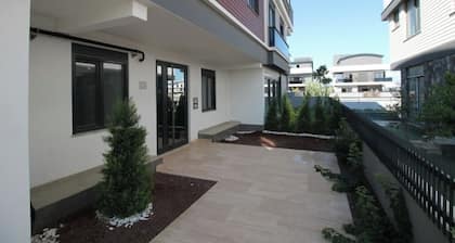 New Flat&Large Living Space(2-3) Near Lara Beach