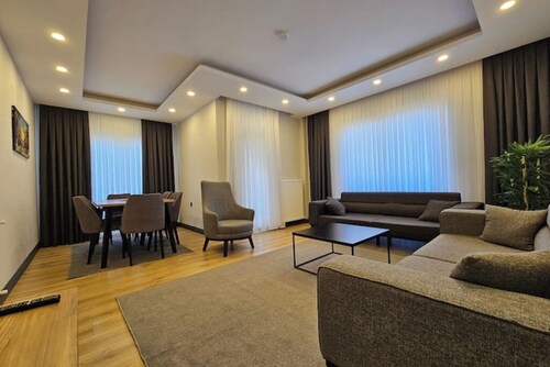 New Flat&Large Living Space(2-3) Near Lara Beach