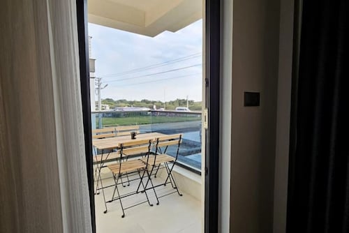 New Flat&Large Living Space(2-3) Near Lara Beach