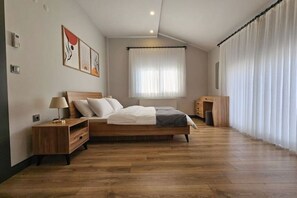 3 室のベッドルーム、アイロン / アイロン台、WiFi (無料)、ベッドシーツ