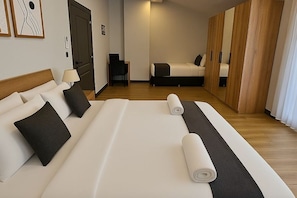 3 bedrooms, iron/ironing board, free WiFi, bed sheets