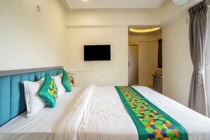 Quarto casal standard, vista para a cidade | Ferros/tábuas de passar roupa