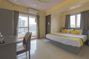 Kamar Double Standar, pemandangan kota | Setrika/meja setrika