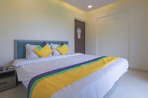 Standaard tweepersoonskamer, uitzicht op stad | Een strijkplank/strijkijzer