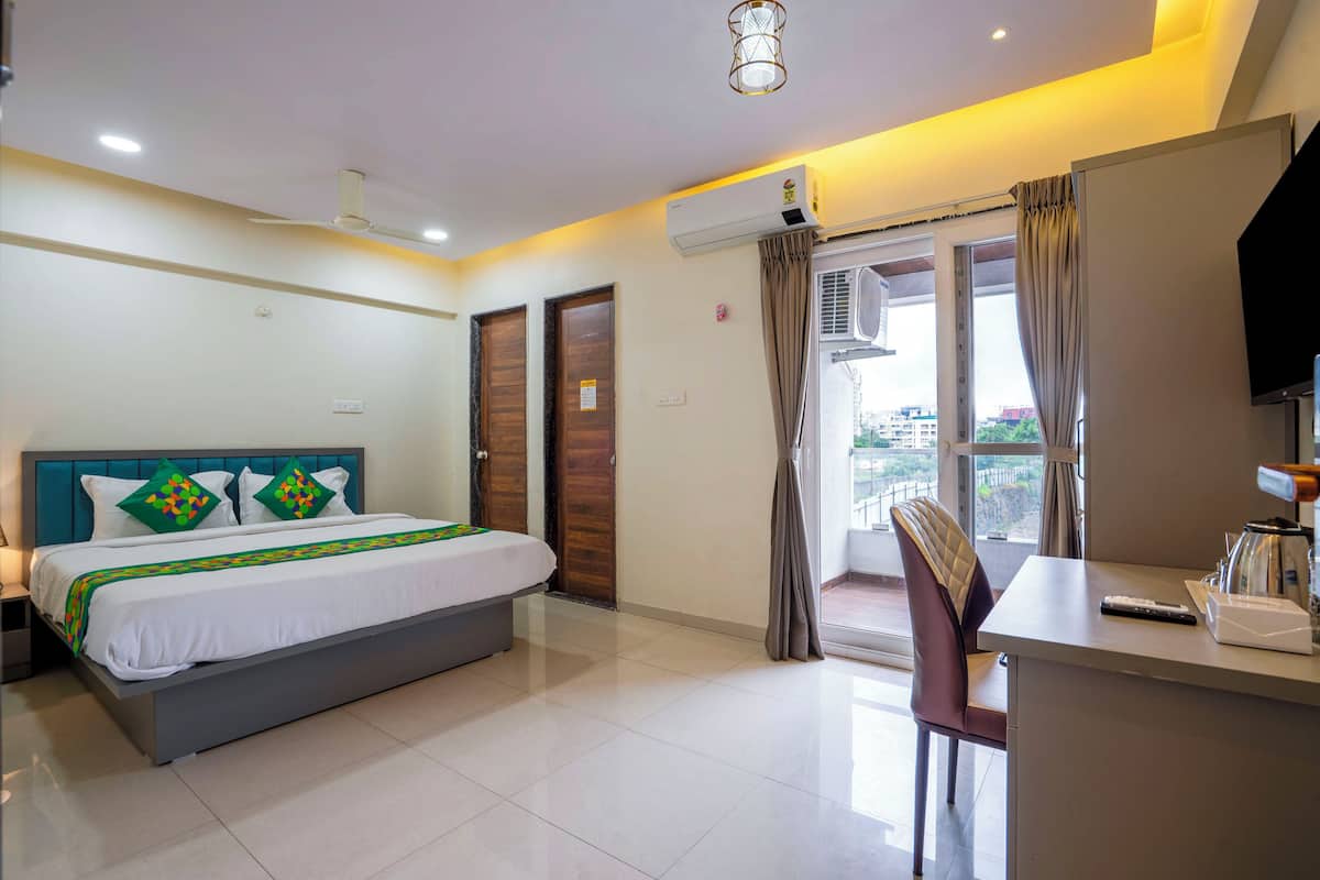 Standard Double Room, City View | Iron/ironing board