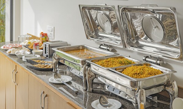 Free daily buffet breakfast