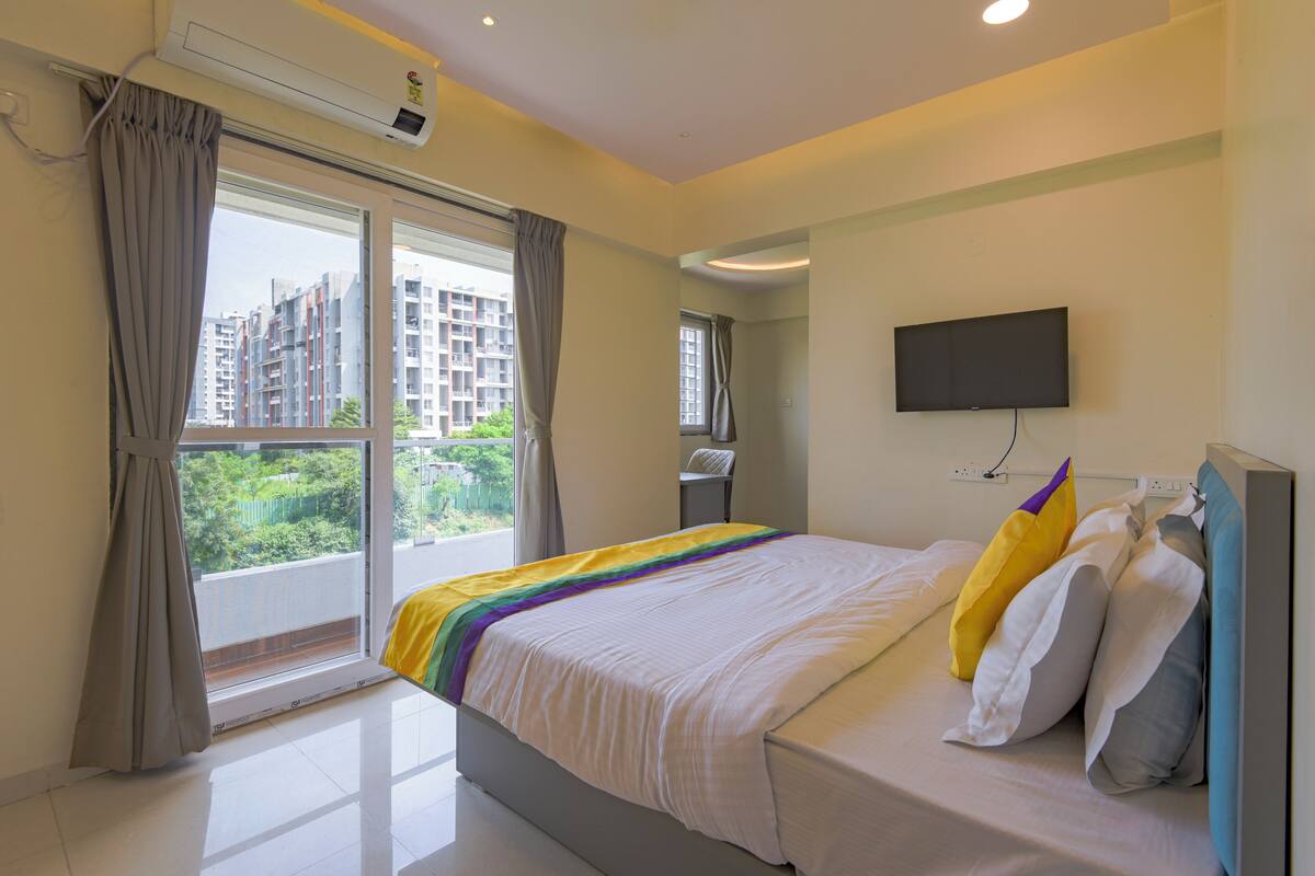 Standard Double Room, City View | Iron/ironing board