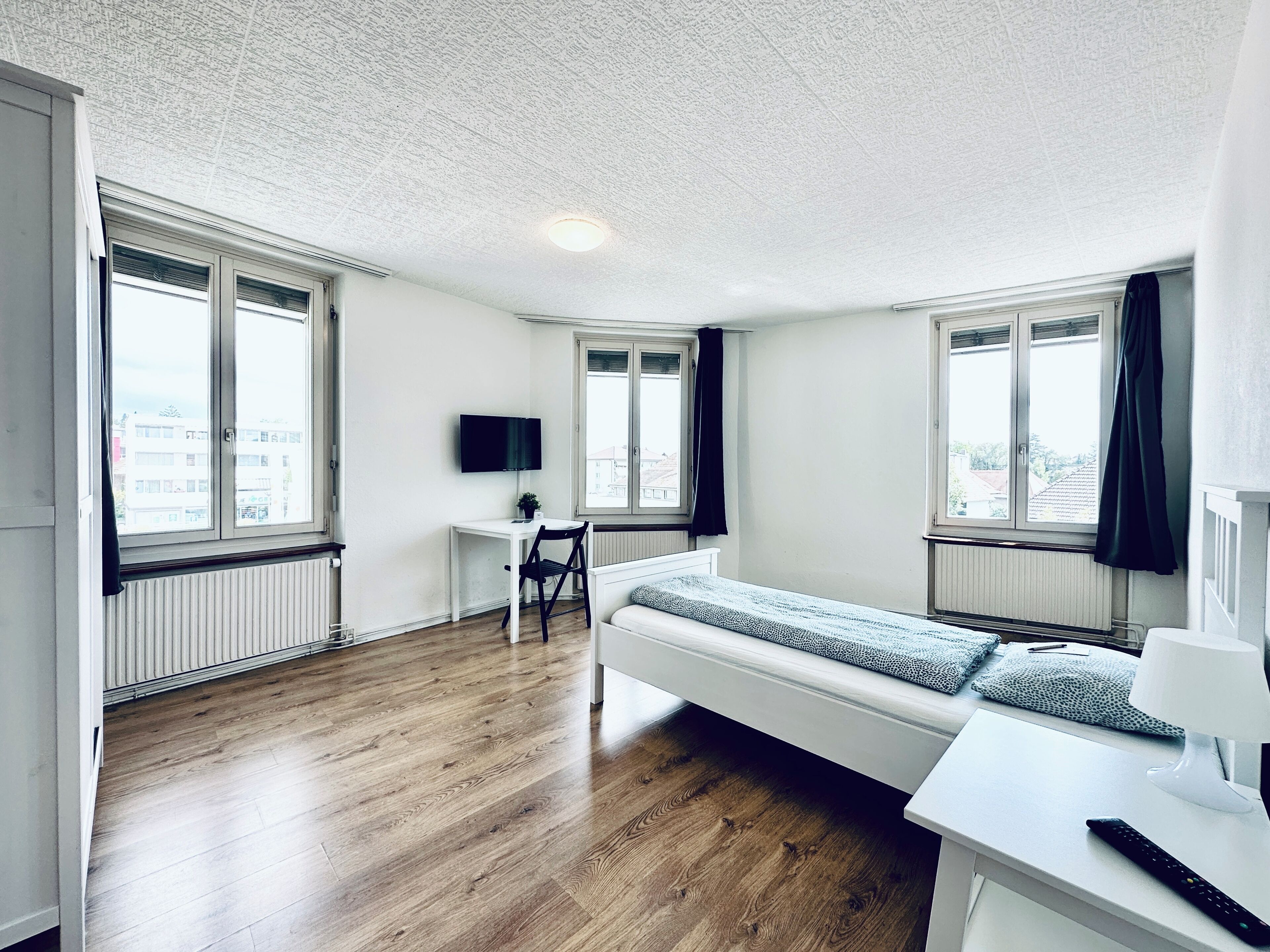 Einzelzimmer mit Allgemeinbad | Desk, laptop workspace, free WiFi, bed sheets